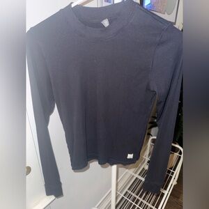 Vuori Women's Black Long Sleeve Top